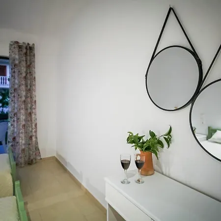 Christina Apartament *